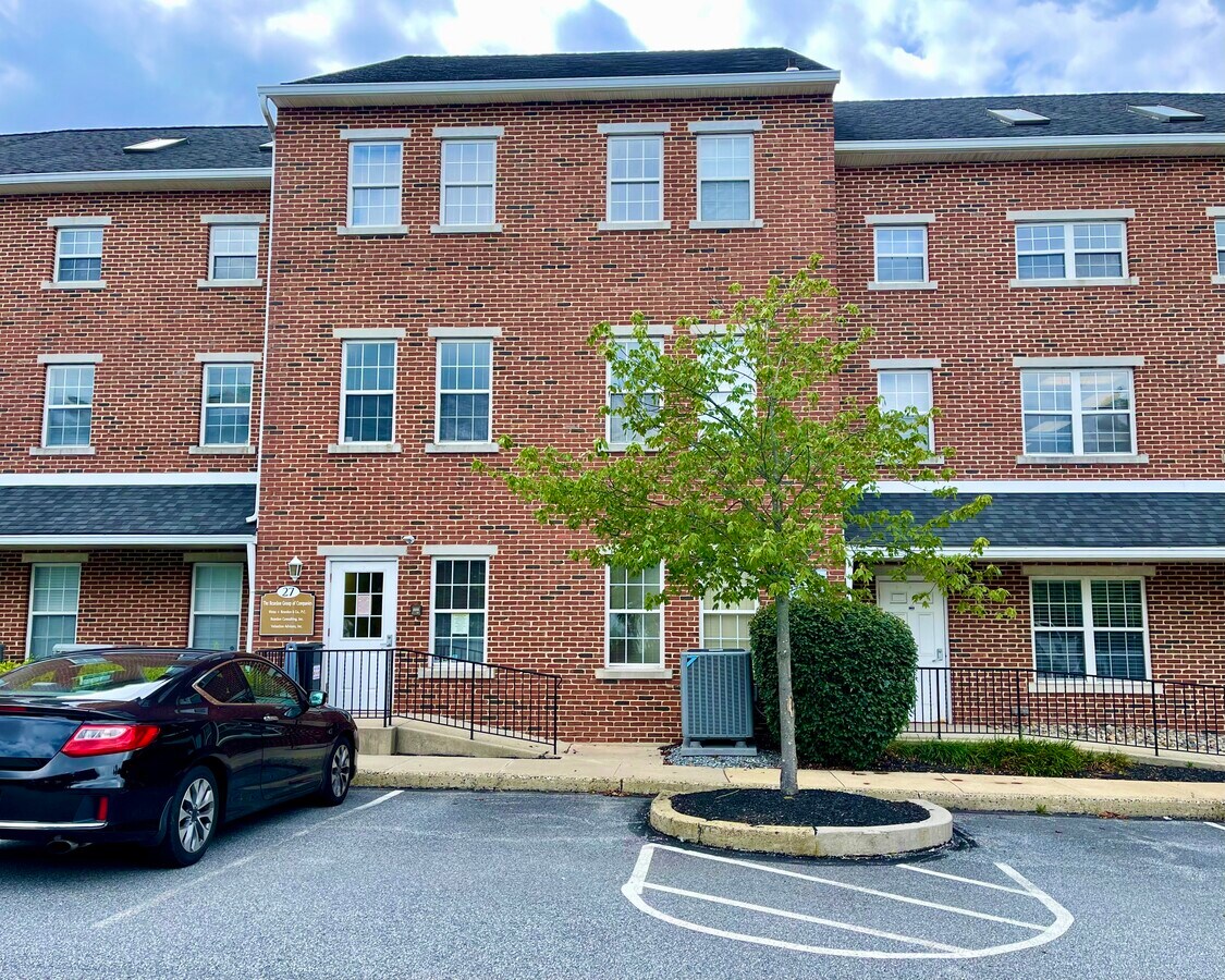 28 Regency Plz, Glen Mills, PA 19342