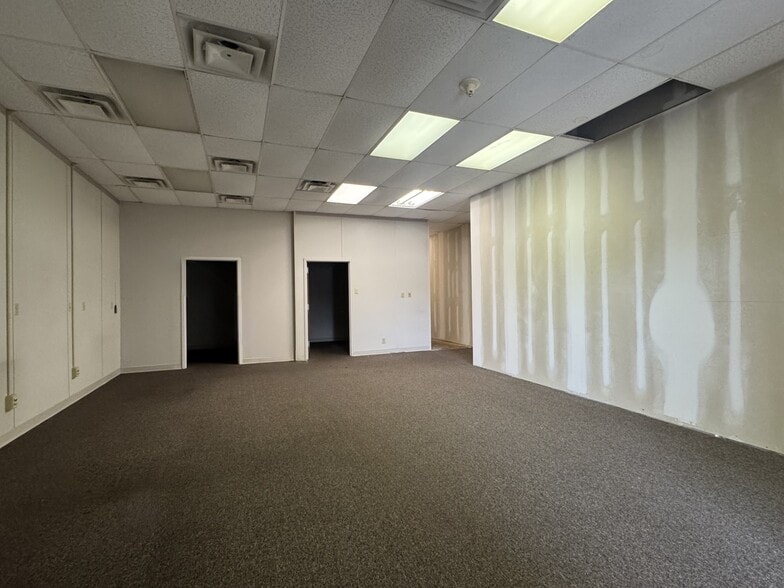 1415-1451 E Wabash St, Frankfort, IN for lease - Building Photo - Image 3 of 9