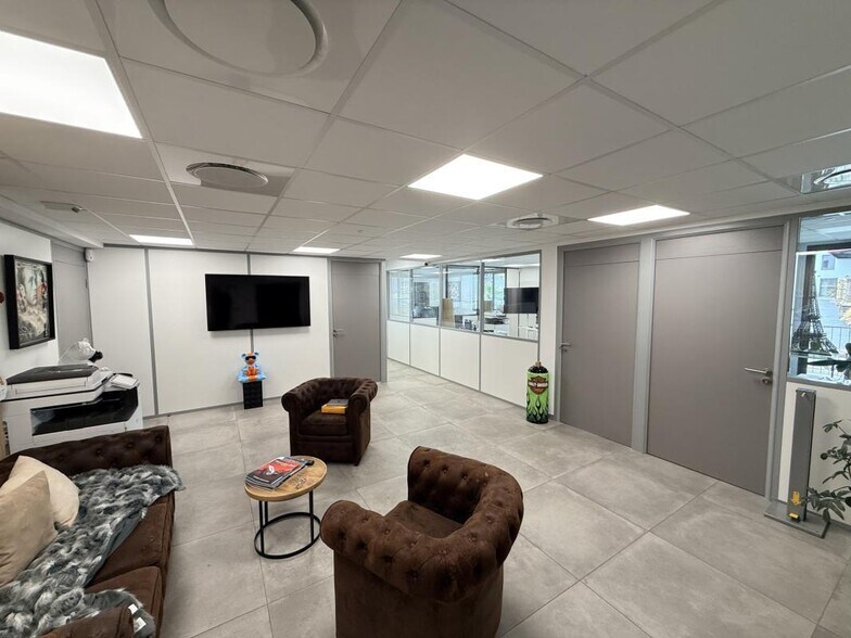 Office in Fréjus for sale - Interior Photo - Image 2 of 8