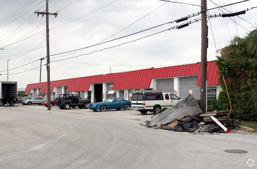 1836-1850 N 7th Ave, Lake Worth, FL for lease - Building Photo - Image 1 of 5