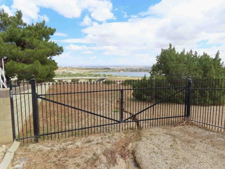 El Camino Drive, Palmdale, CA for sale - Primary Photo - Image 1 of 6