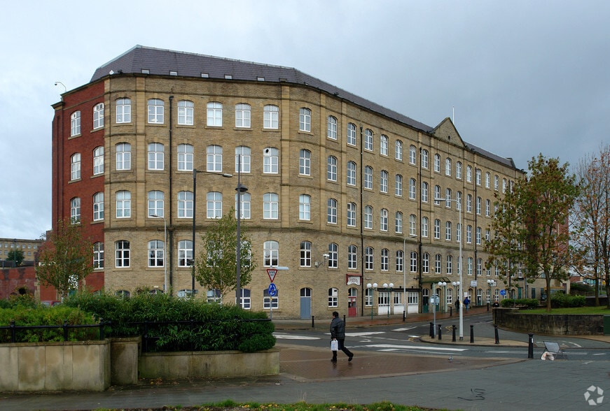 St. James Sq, Accrington for lease - Building Photo - Image 1 of 5