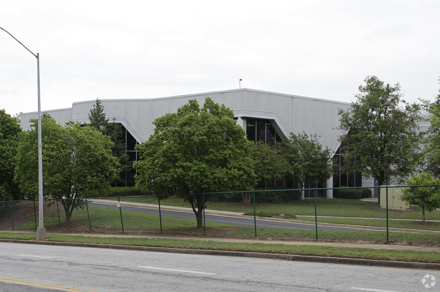 3760 Southside Industrial Pky, Atlanta, GA for lease - Primary Photo - Image 1 of 6