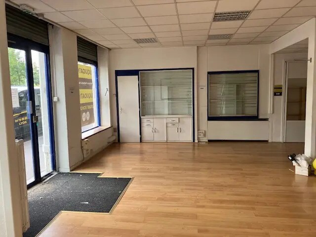 Retail in Lyon for lease - Building Photo - Image 2 of 20