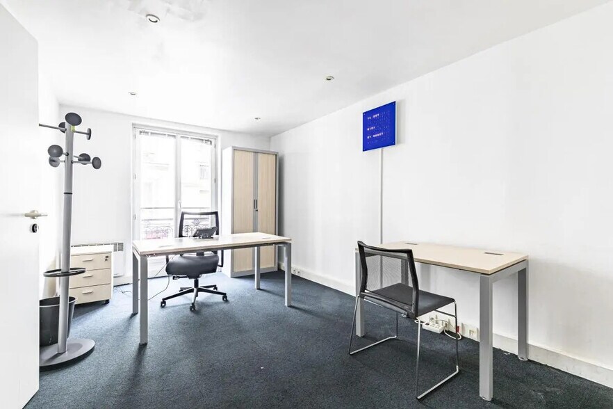 1 Rue Jouffroy D'Abbans, Paris for lease - Interior Photo - Image 2 of 9
