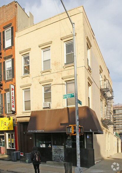 556 Driggs Ave, Brooklyn, NY for lease - Primary Photo - Image 2 of 6