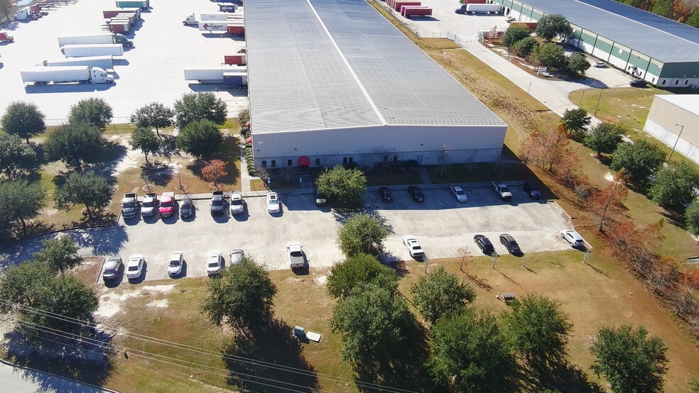 135 Distribution Dr, Savannah, GA for lease - Building Photo - Image 2 of 6