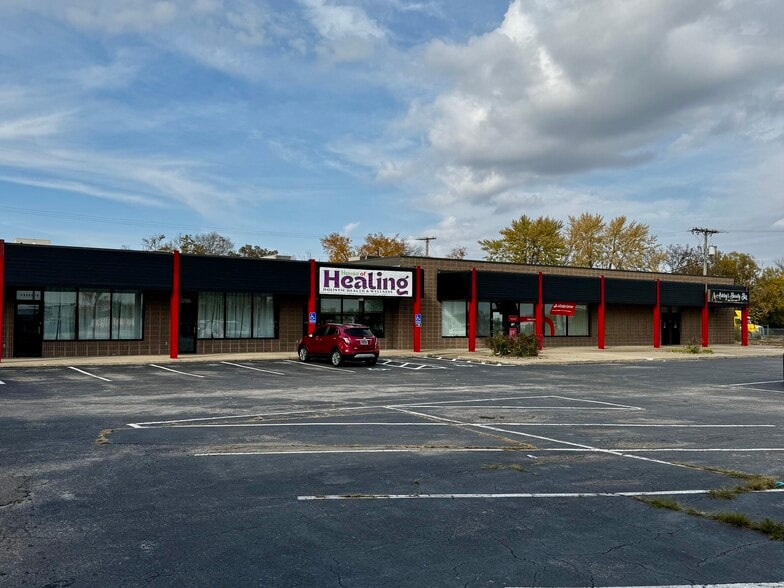 12138-12202 Blue Ridge Ext, Grandview, MO for lease - Building Photo - Image 1 of 5