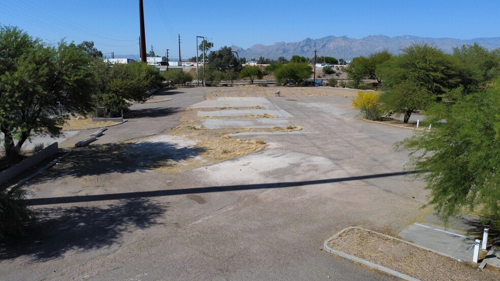 1001 E Benson Hwy, Tucson, AZ for lease - Building Photo - Image 2 of 5