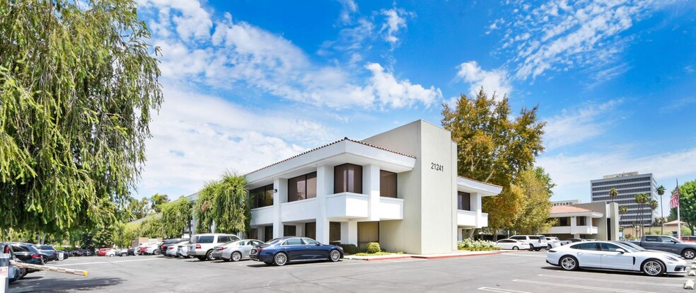 21243 Ventura Blvd, Woodland Hills, CA for lease - Building Photo - Image 1 of 6