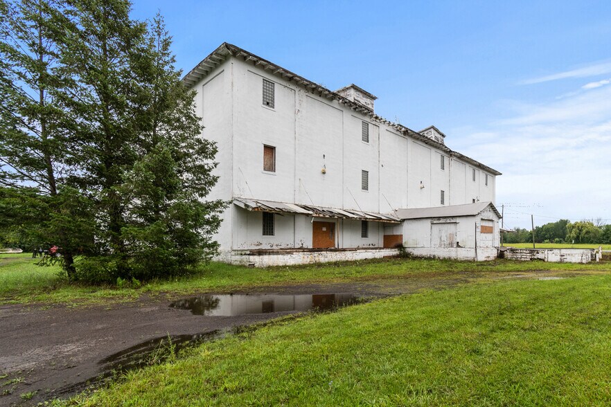 208 Collamer Rd, Hilton, NY 14468