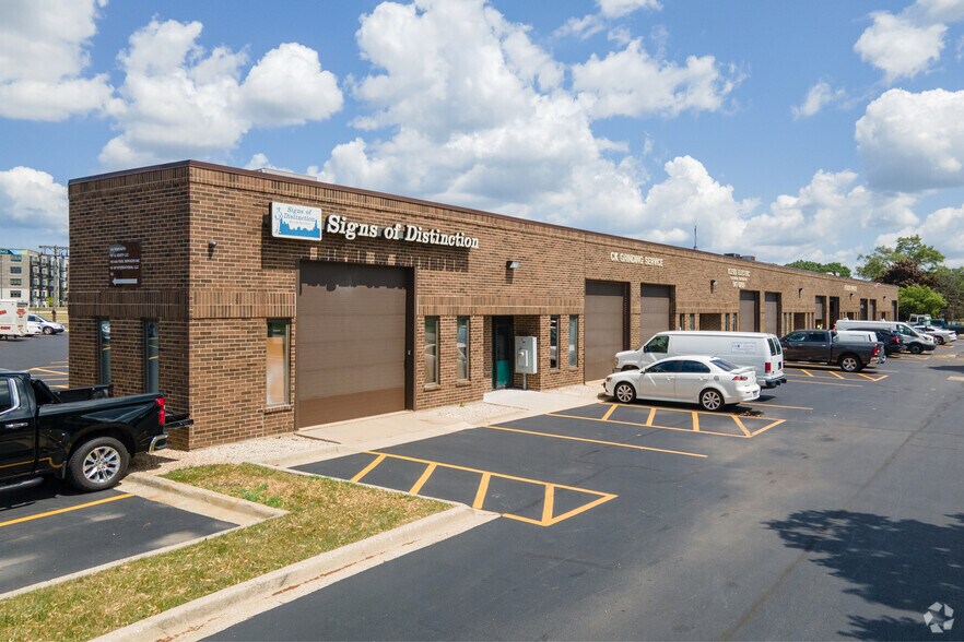 149 Wheeling Rd, Wheeling, IL 60090