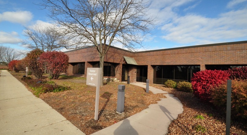 11900 W Lake Park Dr, Milwaukee, WI for lease - Building Photo - Image 1 of 3