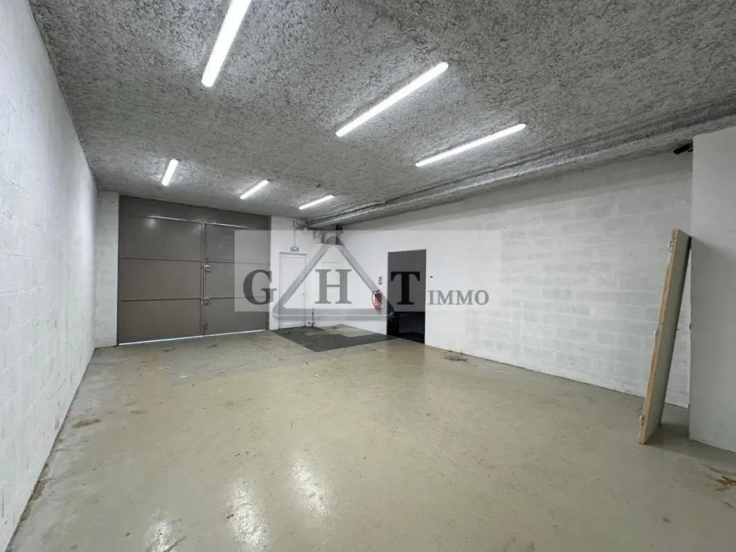 Industrial in Montgeron for lease Building Photo- Image 1 of 12