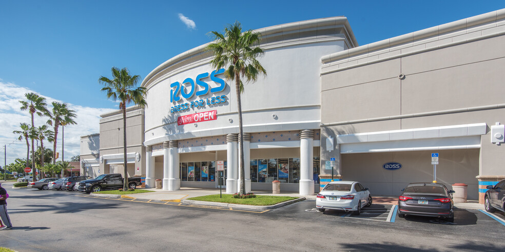 969-1009 E Commercial Blvd, Oakland Park, FL for lease - Building Photo - Image 3 of 10