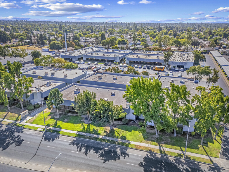 4747 N 1st St, Fresno, CA for lease - Aerial - Image 2 of 11