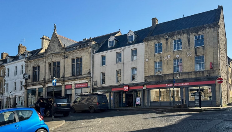 Prime retail and residential investment portfolio of 5 properties for sale on LoopNet.com - Building Photo - Image 3 of 7