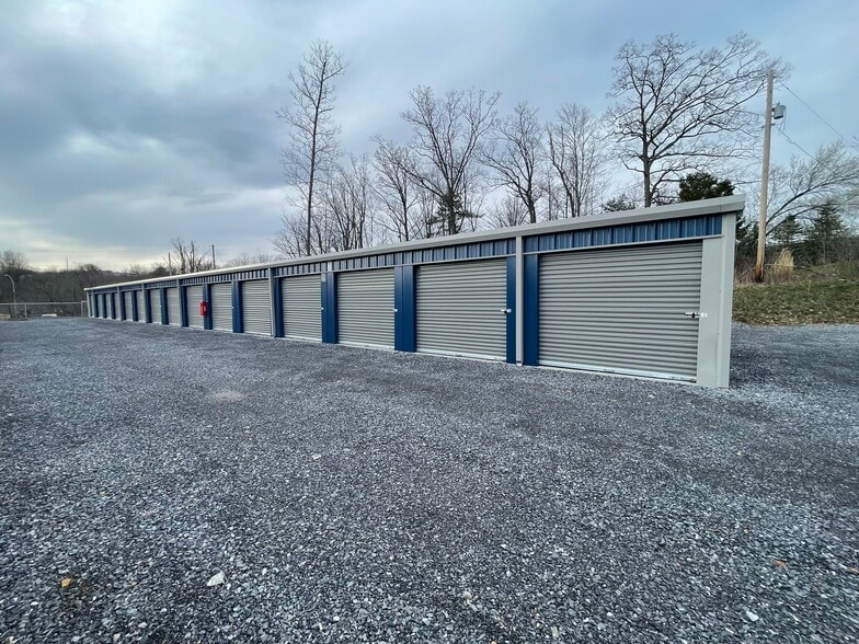 1122 Amelia Ave, Altoona, PA for sale - Building Photo - Image 3 of 34