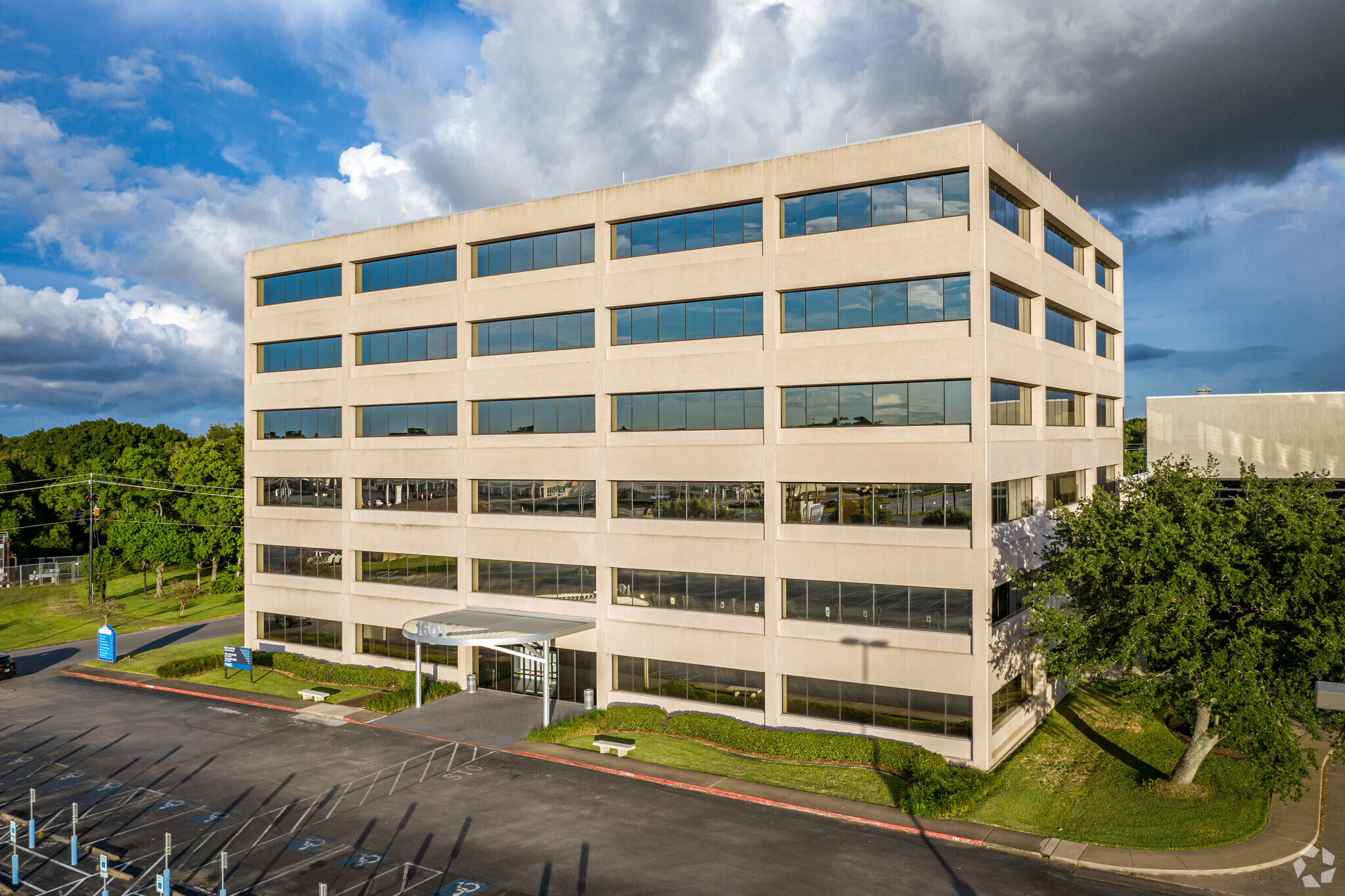 1601 Main St, Richmond, TX for lease Building Photo- Image 1 of 7