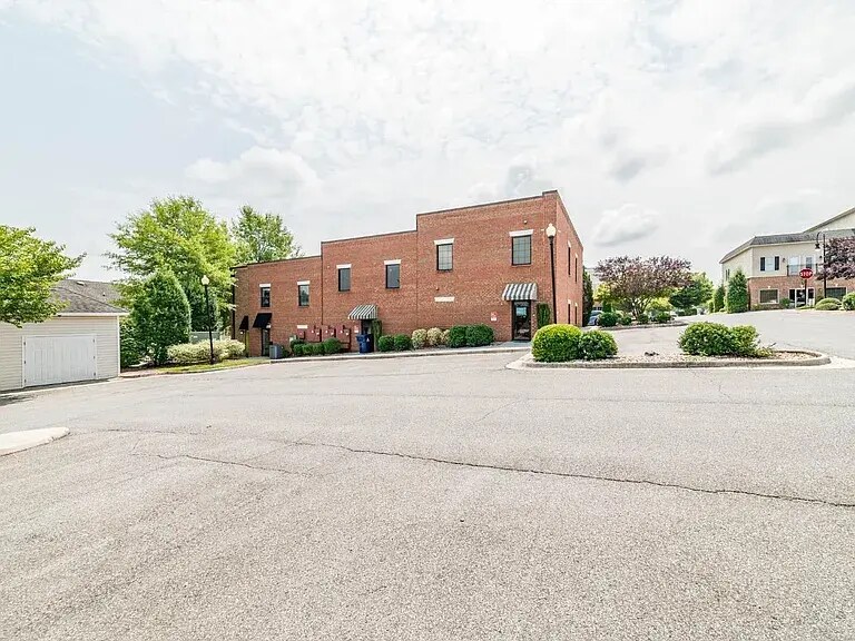 121 Northwynd Cir, Lynchburg, VA for sale Primary Photo- Image 1 of 1