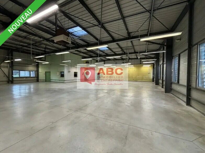 Flex in Vendargues for lease - Interior Photo - Image 1 of 4