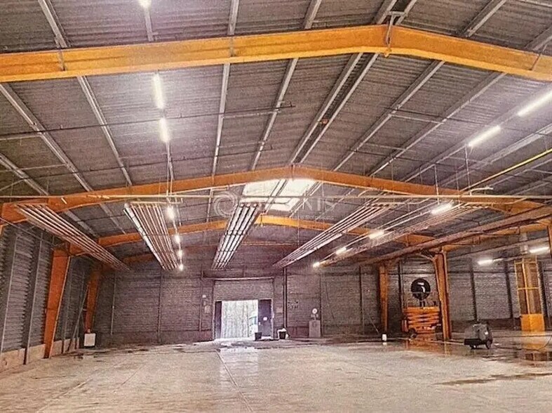 Flex in Joué-lès-Tours for lease - Interior Photo - Image 2 of 4