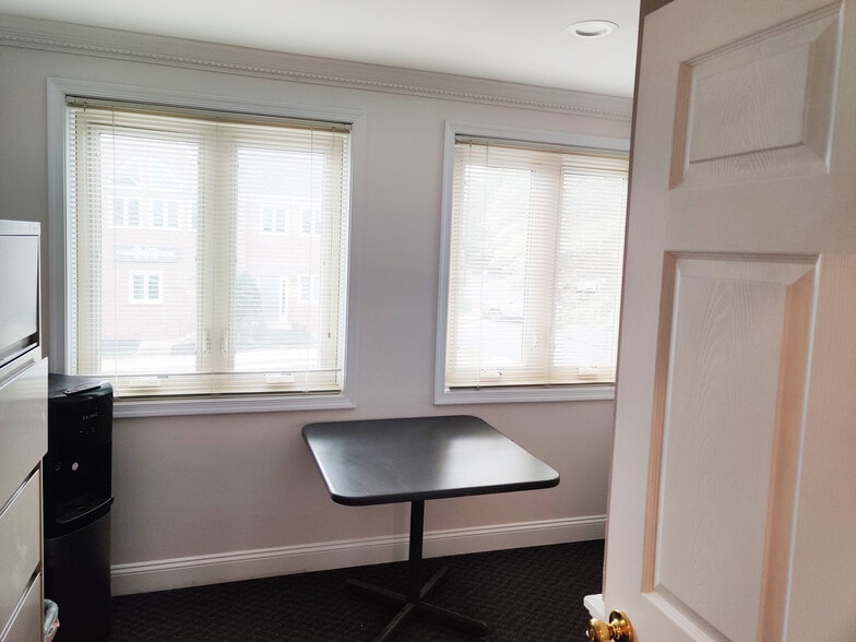 5641-5699 Columbia Pike, Falls Church, VA for lease - Building Photo - Image 3 of 13