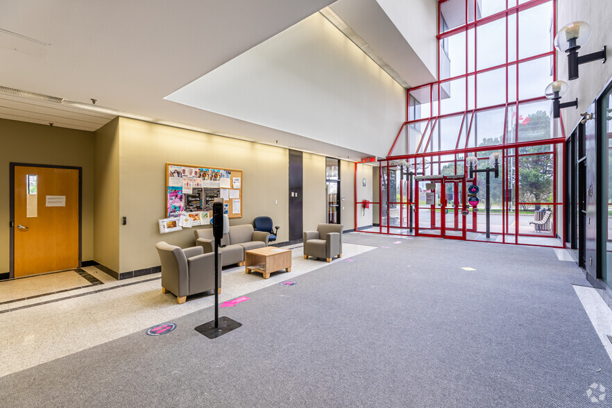 2465 St Laurent Blvd, Ottawa, ON for lease - Lobby - Image 3 of 8