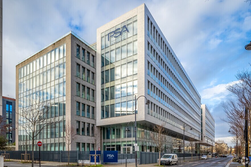 Office in Rueil-Malmaison for lease - Building Photo - Image 2 of 12