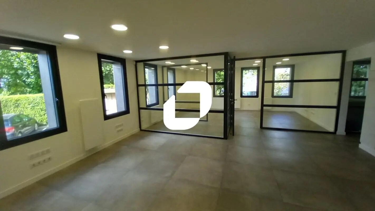 Office in Marcq-en-Baroeul for lease Building Photo- Image 1 of 9