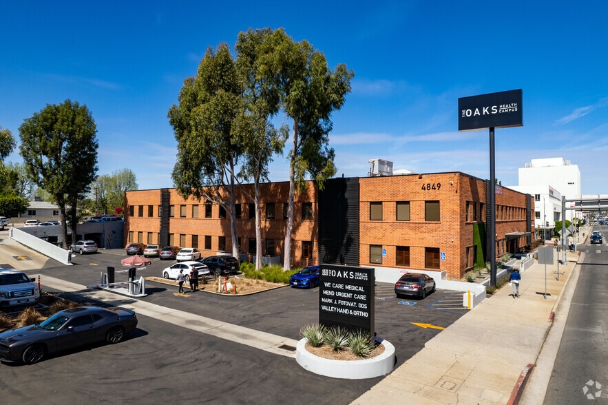 4835-4849 Van Nuys Blvd, Sherman Oaks, CA for lease - Primary Photo - Image 2 of 2