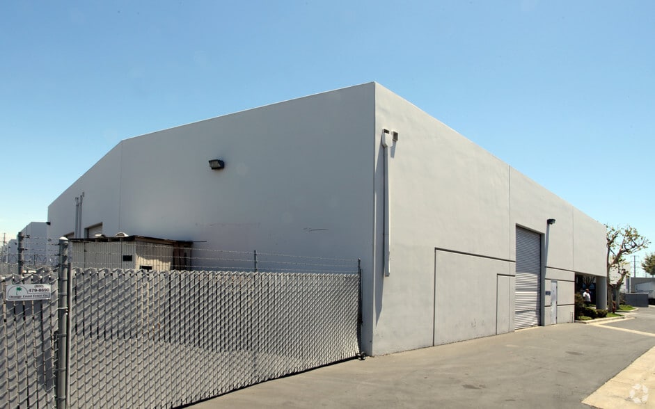 715 E Debra Ln, Anaheim, CA for lease - Building Photo - Image 2 of 5