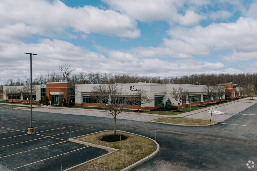 150 CrossPoint Pky, Amherst, NY for lease - Primary Photo - Image 1 of 13