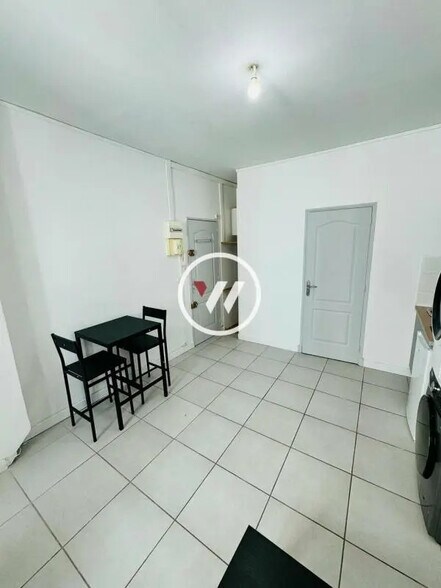 Flex in Marseille for sale - Building Photo - Image 1 of 10