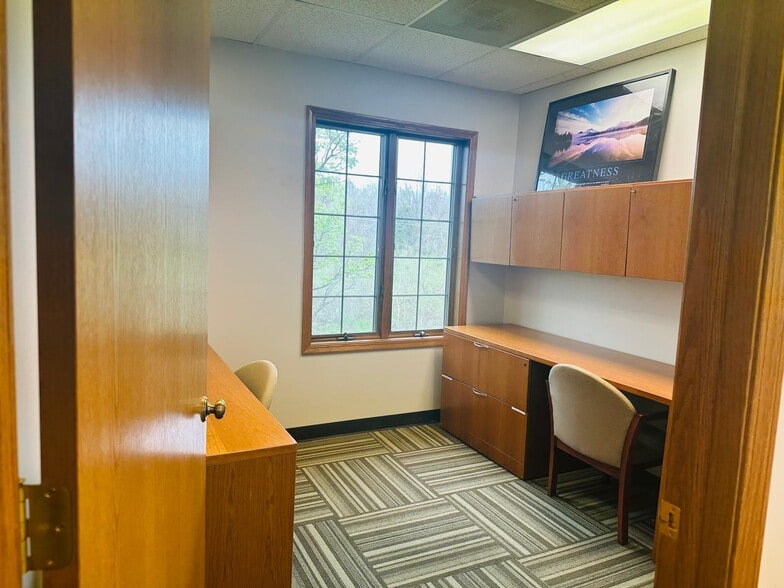 1440 Maple Ave, Lisle, IL for sale - Interior Photo - Image 2 of 20