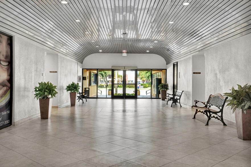 8370 W Flagler St, Miami, FL for sale - Lobby - Image 3 of 21