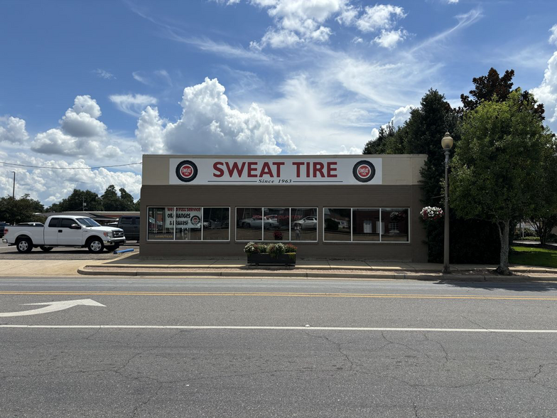 NNN Portfolio Tire & Auto repair stores portfolio of 4 properties for sale on LoopNet.com - Building Photo - Image 1 of 26