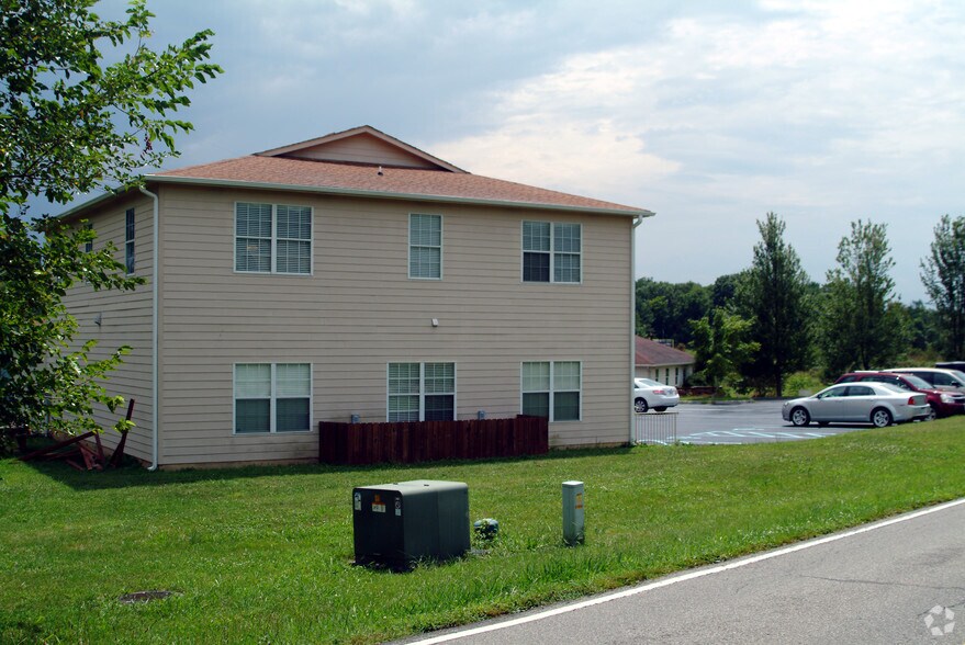 1835 Loch Haven Dr, Roanoke, VA 24019