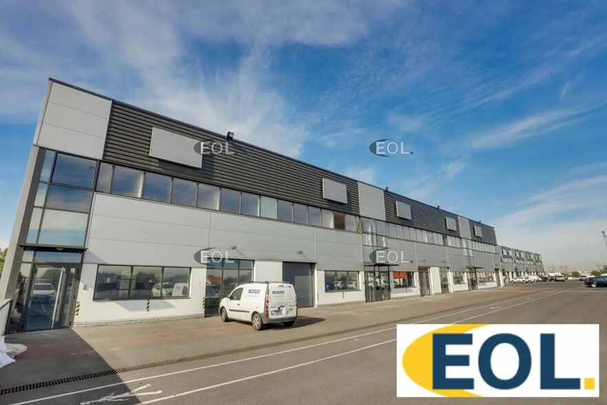 Flex in Saint-Denis for lease - Building Photo - Image 3 of 12