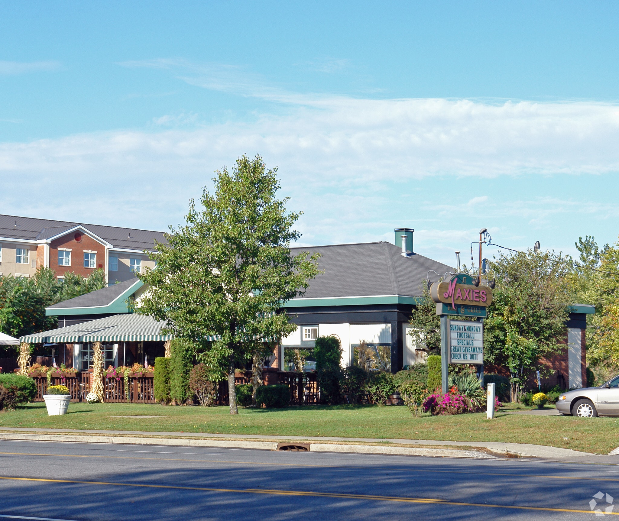 240-242 Wolf Road portfolio of 2 properties for sale on LoopNet.com Primary Photo- Image 1 of 3