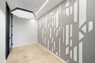 5065-5075 Westheimer Rd, Houston, TX for lease Interior Photo- Image 2 of 4