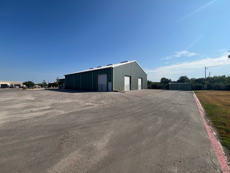 132 Windy Meadows Dr, Schertz, TX for lease - Building Photo - Image 2 of 4