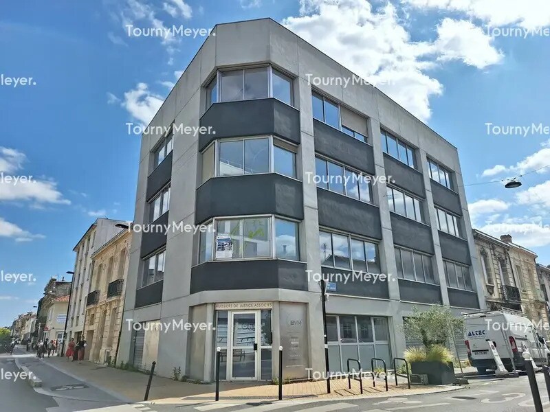 Vente Bureaux 688 m² - Photo 1