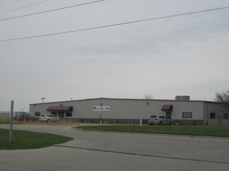 1501 N 15th Ave E, Newton, IA for lease - Primary Photo - Image 1 of 1