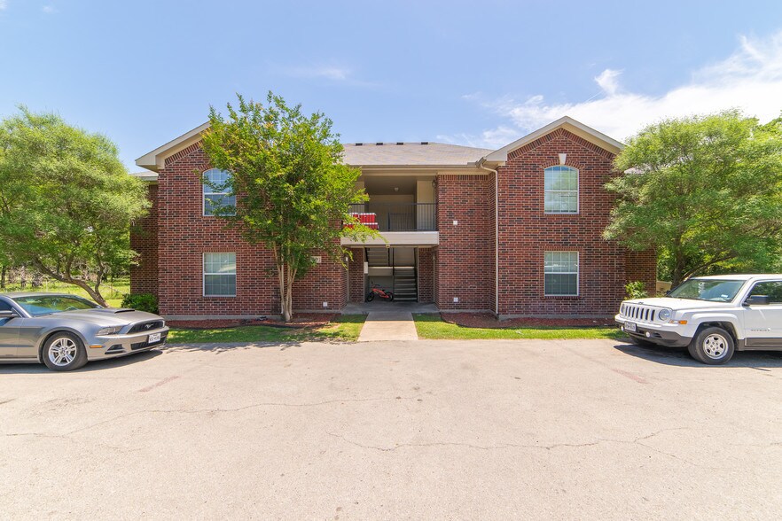 400 Wells Ct, Keene, TX 76059