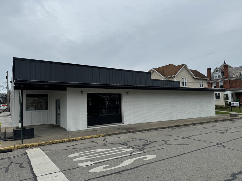 201 Grand Ave, Mars, PA for lease - Building Photo - Image 1 of 1