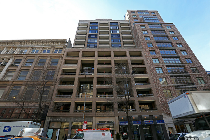 118-122 W 23rd St, New York, NY for lease - Building Photo - Image 2 of 7