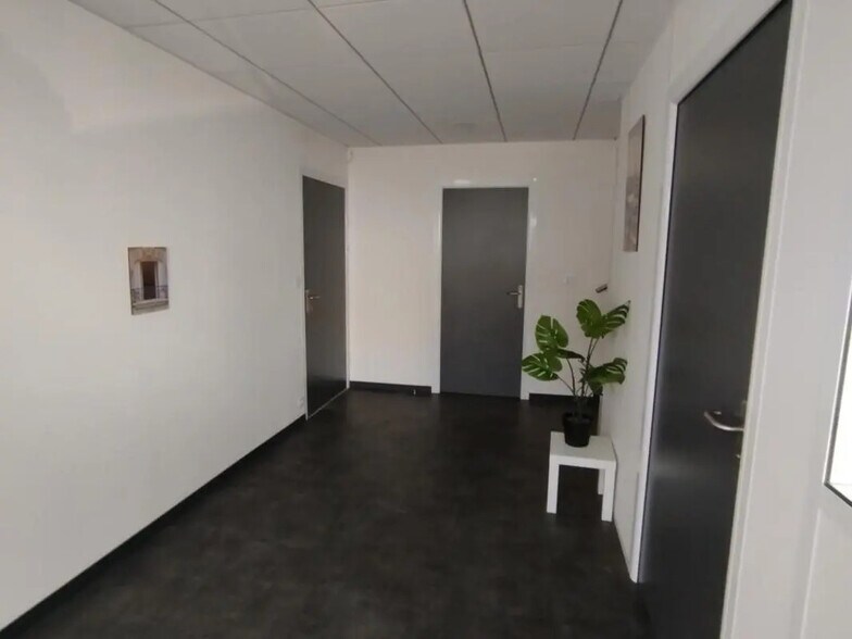 Office in Toulouse for lease - Building Photo - Image 2 of 11