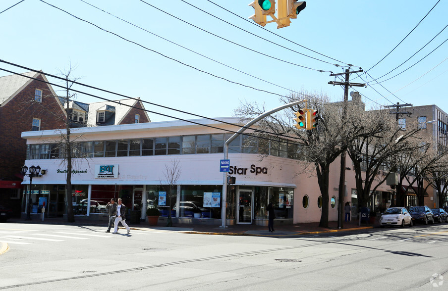 10 Bond St, Great Neck, NY for lease - Building Photo - Image 1 of 16