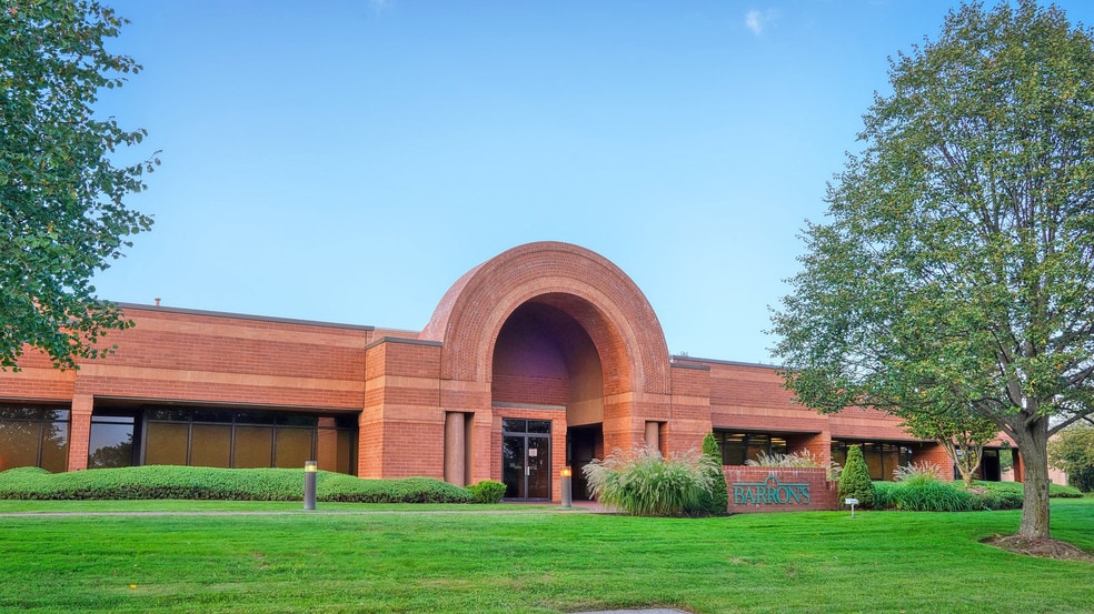 250 Wireless Blvd, Hauppauge, NY for sale - Building Photo - Image 1 of 1